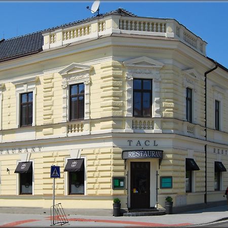 Hotel Tacl Holešov Exteriör bild