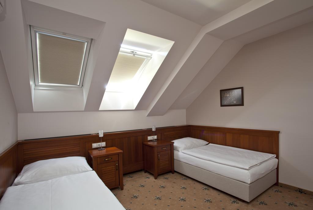 Hotel Tacl Holešov Exteriör bild